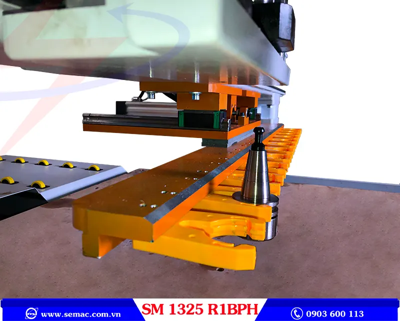 MÁY PHAY CNC ROUTER KHOAN NGANG - SM 1325 R1BPH 4 Khay chưa dao máy phay cnc router khoan ngang SM 1325 R1BPH | SEMAC