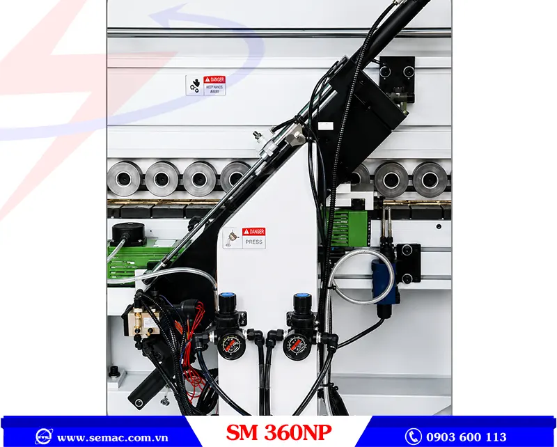 MÁY DÁN CẠNH VÁN HẸP TỰ ĐỘNG - SM 360NP 3 Cắt đầu đuôi máy dán cạnh ván hẹp tự động SM 360NP | SEMAC