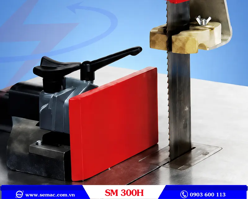 MÁY CƯA LỌNG GỖ ĐỨNG – SM 300H 3 Cữ chặn phôi máy cưa lọng gỗ đứng SM 300H | SEMAC