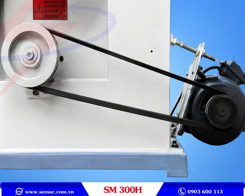 MÁY CƯA LỌNG GỖ ĐỨNG – SM 300H 4 Kết cấu truyền động ngoài máy cưa lọng gỗ đứng SM 300H | SEMAC